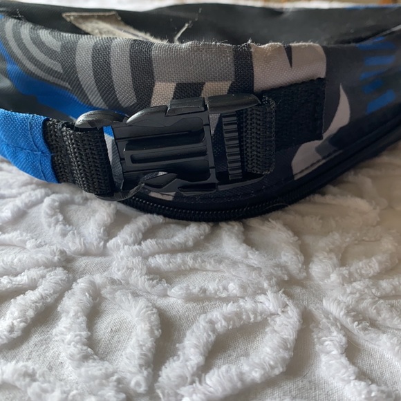 Old Navy- boys insulated lunch bag - Picture 5 of 6